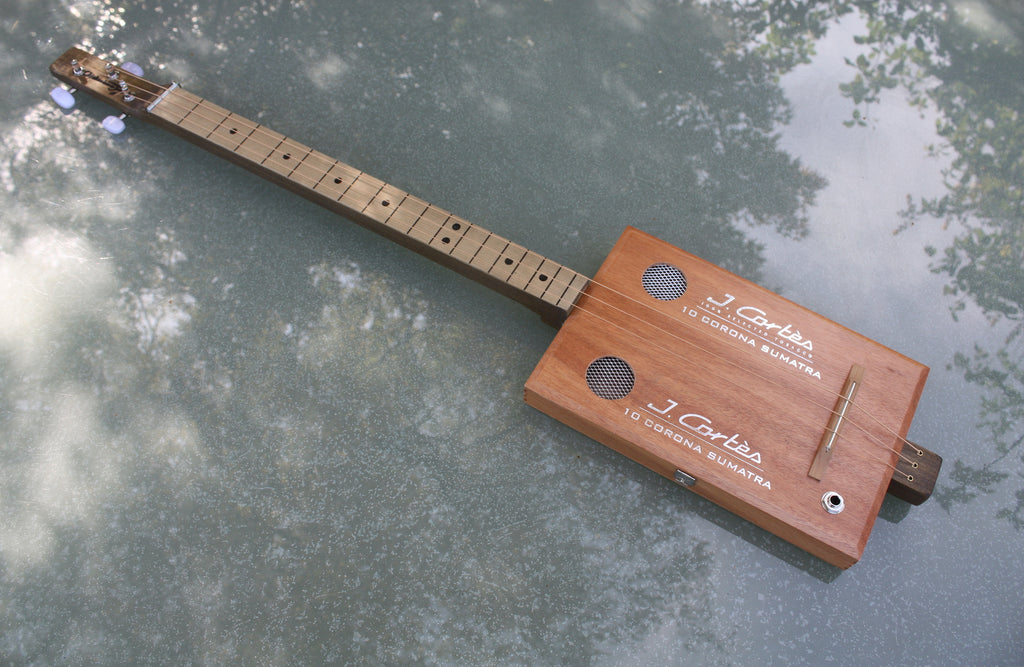 Cortes - Fretless lefty - 3 string cigar box guitar