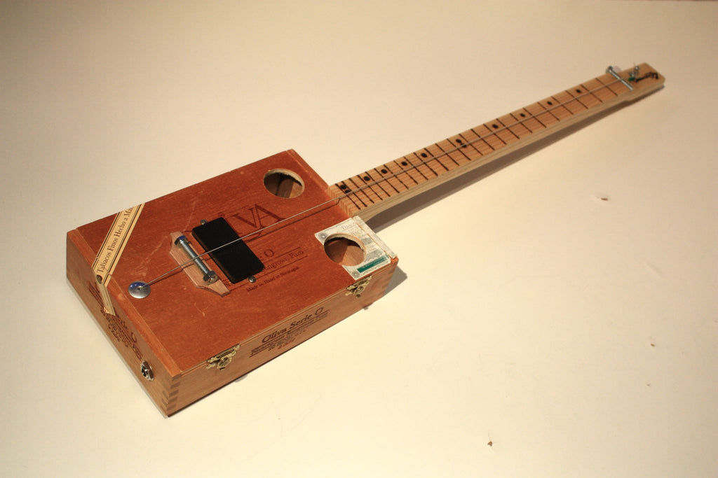Oliva Diddley Bow - compact electric pickup