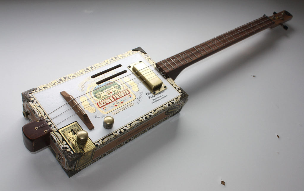 Arturo Fuente - Humbucker - 3 string cigar box guitar
