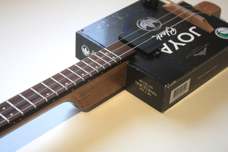 Joya Black - Compact - 3 string cigar box guitar