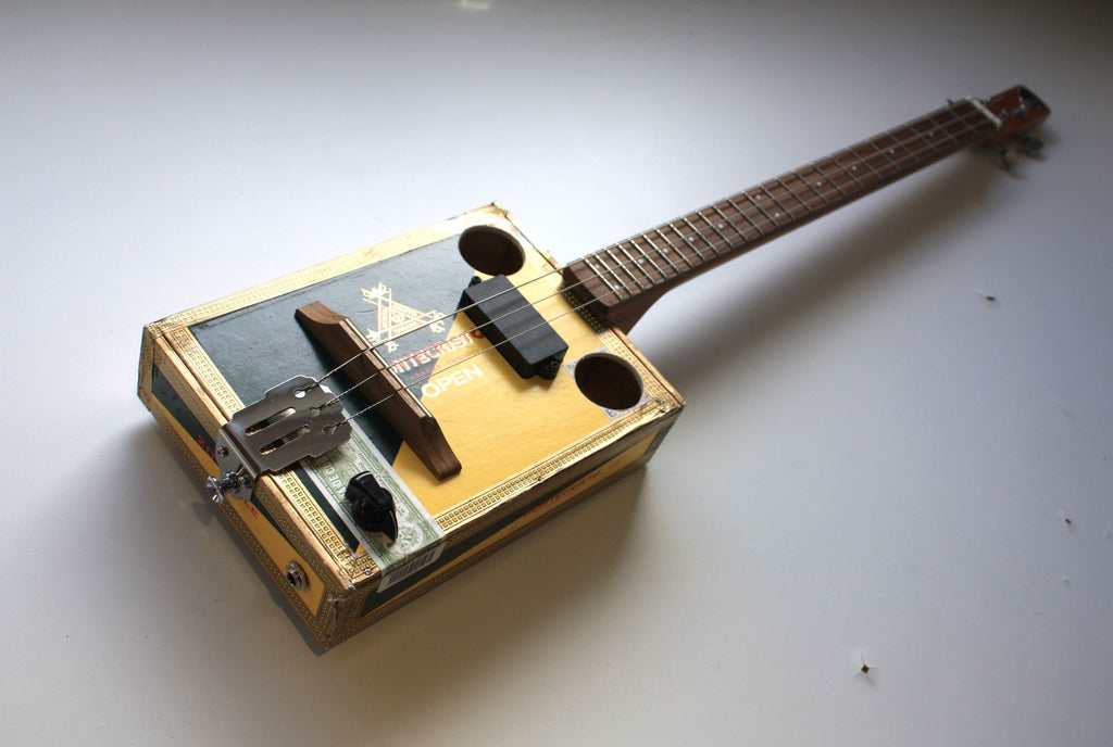 Montecristo - Compact - 3 String Cigar Box Guitar