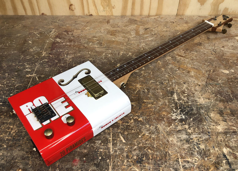 Romeo & Julieta - Humbucker - 3 String Cigar Box Guitar