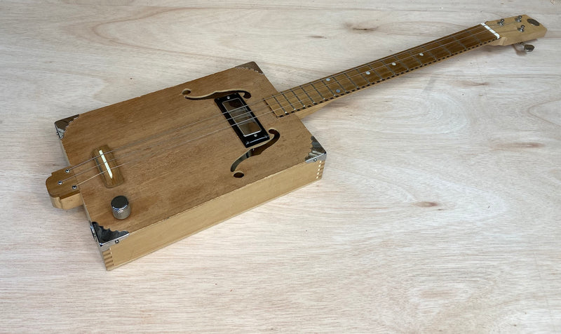 PRE-OWNED Drummond & Hammett 3 string Humbucker cigar box gutar