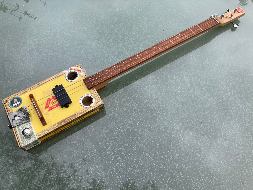 Montecristo fretless 3 String Cigar Box Guitar, compact pickup, short scale