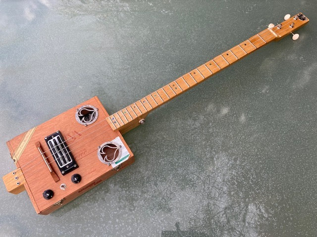 PRE-OWNED Oliva 3 String Cigar Box Guitar, Artec minihumbucker