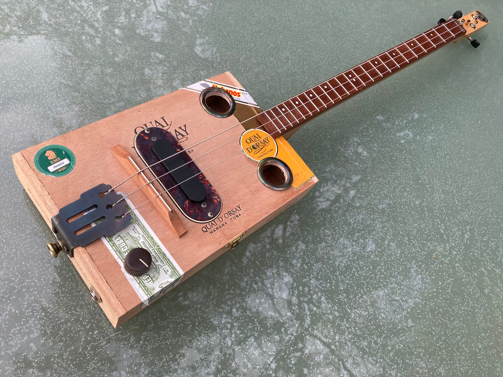 Quai d'Orsay, compact pickup, short scale - 3 String Cigar Box Guitar