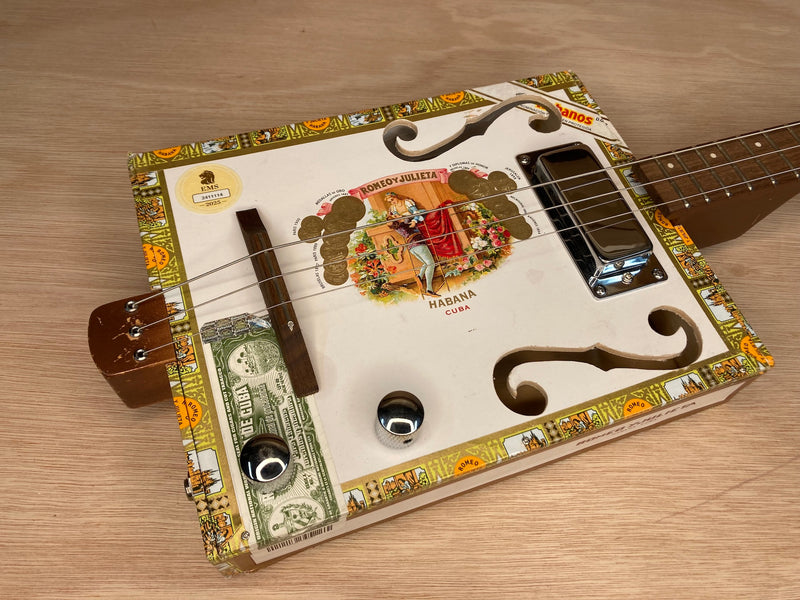 Romeo & Julieta 3 string humbucker cigar box guitar