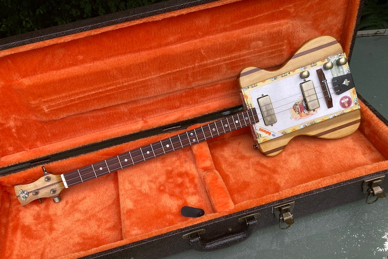 Romeo y Julieta, twin pickup deluxe 3 String Cigar Box Guitar incl. case