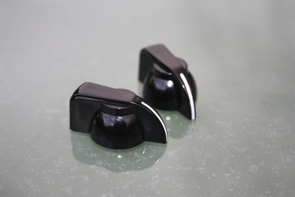 Chickenhead control knobs in black, pair.