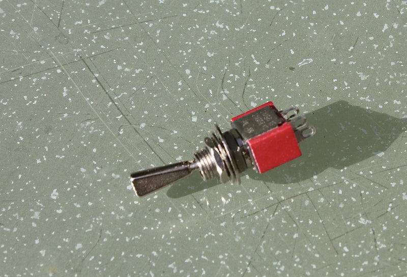 Blade mini toggle switch SPDT on-on, for coil split