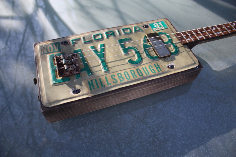 Florida Licence Plate  3 String Guitar - Micro-angle adjustable neck REVIEWED