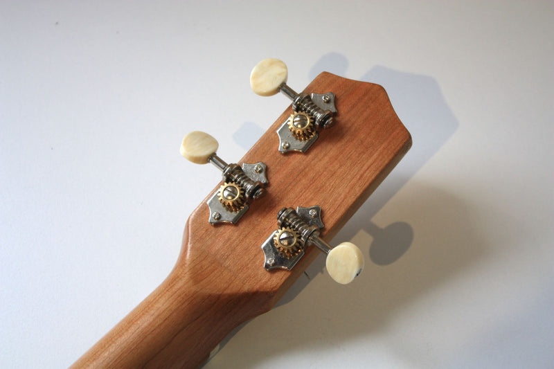 ChickenboneJohn Signature - Handwound pickup- 3 String Cigar Box Guitar