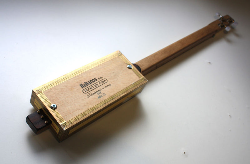 Montecristo Fretless - 3 String Cigar Box Guitar