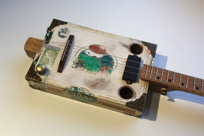 Cuaba Habana - Compact - 3 string cigar box guitar