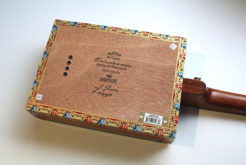 La Aroma De Cuba - 4 string cigar box tenor guitar