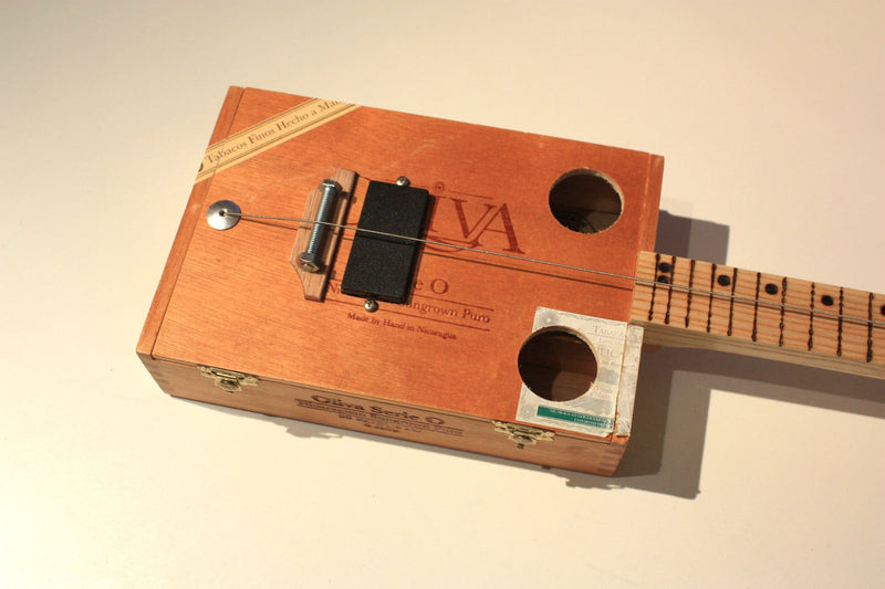 Oliva Diddley Bow - compact electric pickup