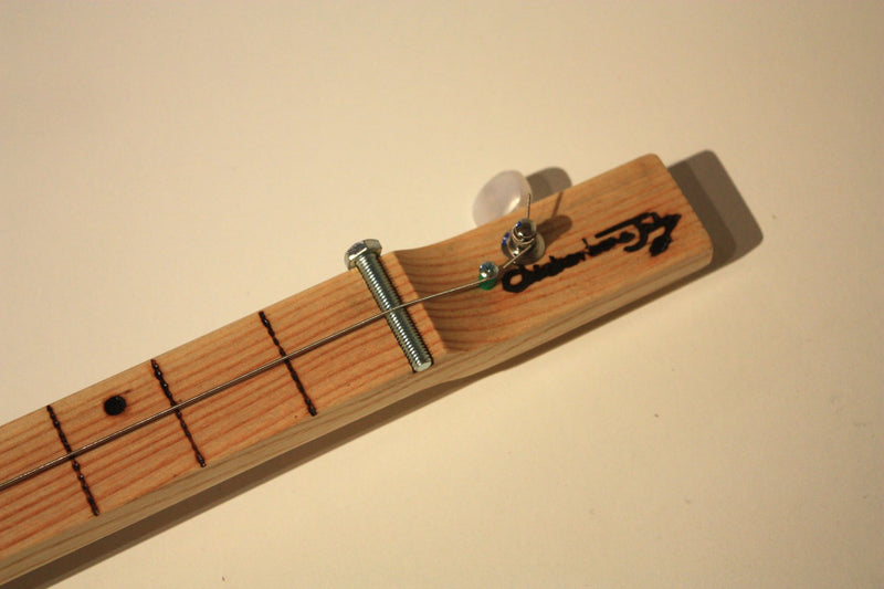 Oliva Diddley Bow - compact electric pickup