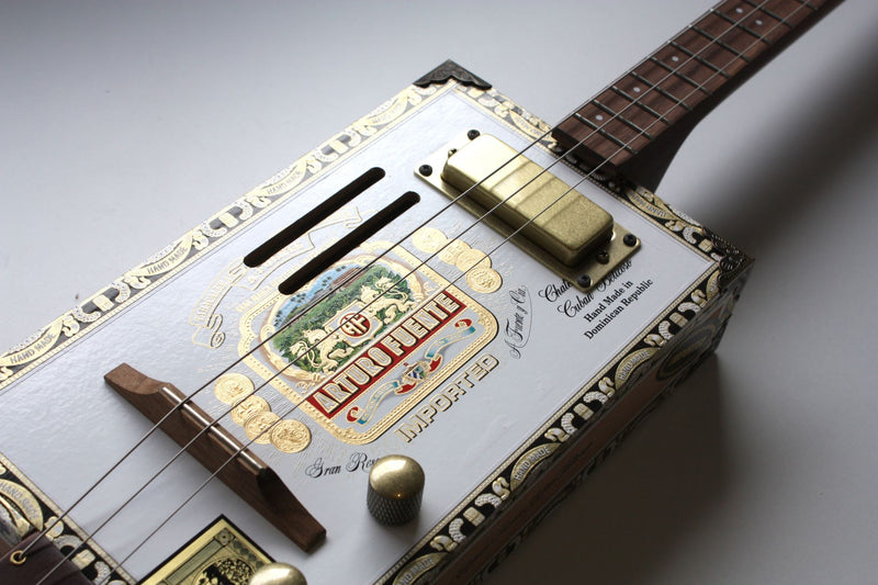Arturo Fuente - Humbucker - 3 string cigar box guitar