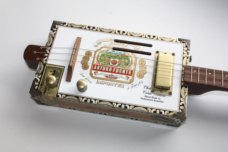 Arturo Fuente - Humbucker - 3 string cigar box guitar