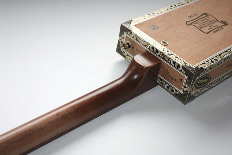 Arturo Fuente - Humbucker - 3 string cigar box guitar
