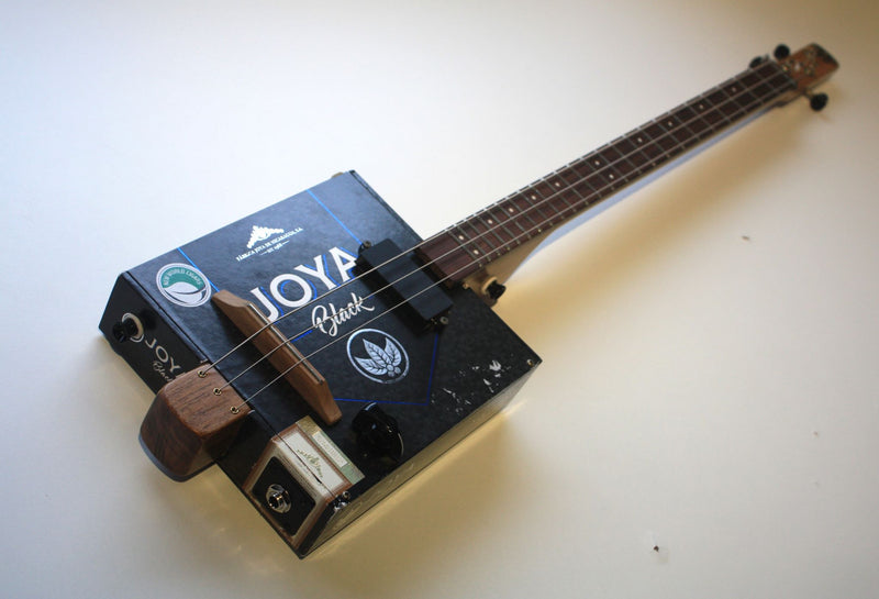 Joya Black - Compact - 3 string cigar box guitar