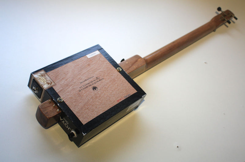 Joya Black - Compact - 3 string cigar box guitar
