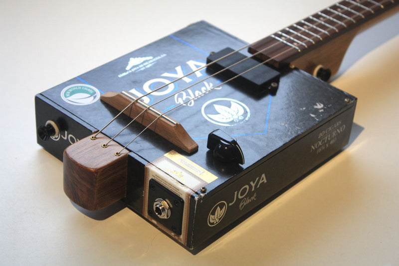 Joya Black - Compact - 3 string cigar box guitar