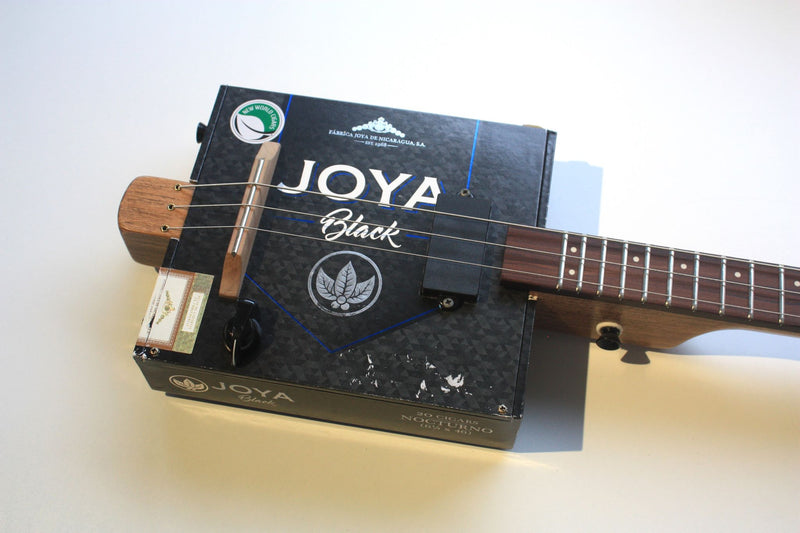 Joya Black - Compact - 3 string cigar box guitar