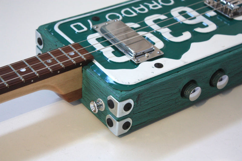 Colorado Licence Plate - Humbucker - 3 string cigar box guitar