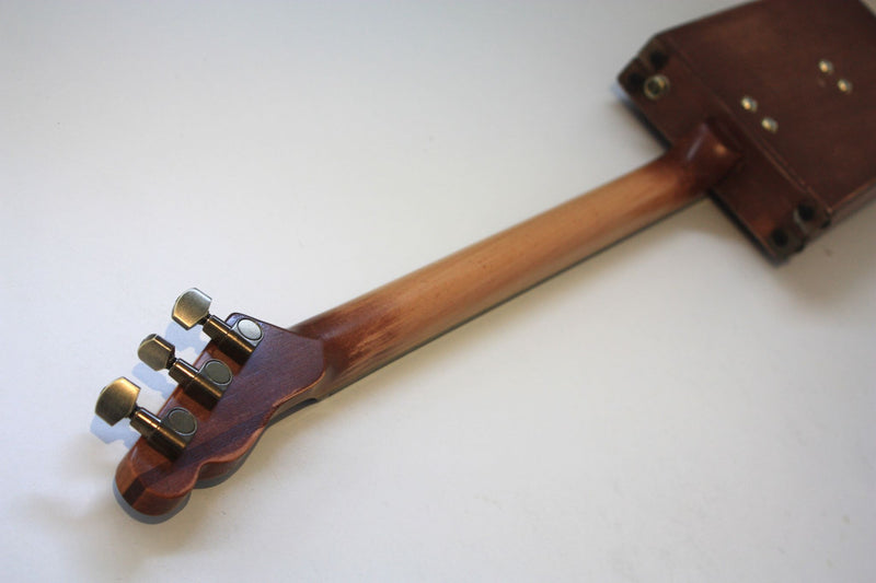 Missouri Licence Plate - Humbucker - 3 string cigar box guitar