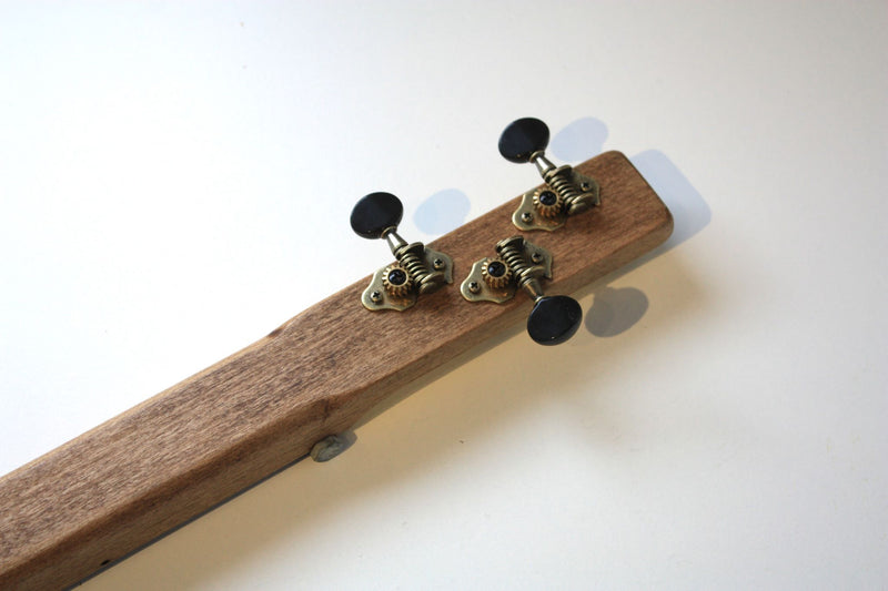 Montecristo Fretless - Compact - 3 string cigar box guitar