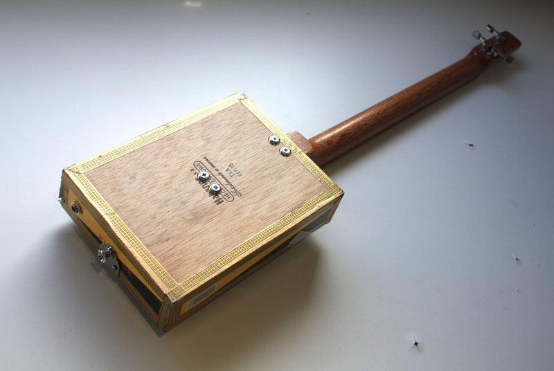 Montecristo - Compact - 3 String Cigar Box Guitar