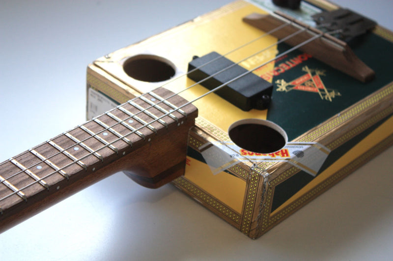Montecristo - Compact - 3 String Cigar Box Guitar