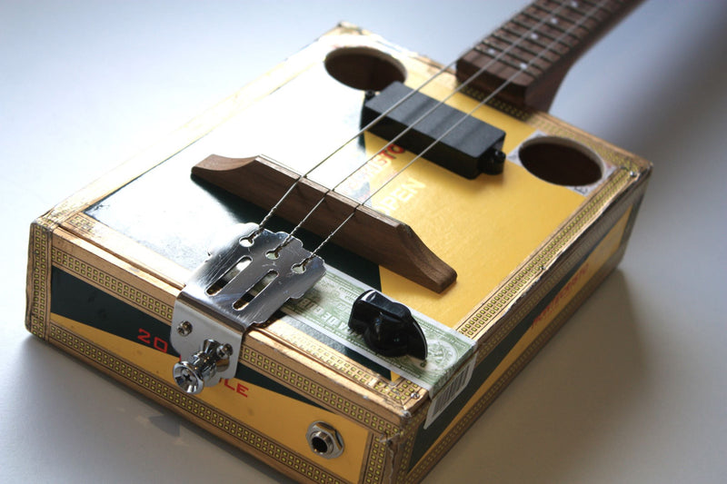 Montecristo - Compact - 3 String Cigar Box Guitar