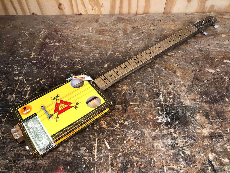 Montecristo fretless & Mini AMP - 3 string cigar box guitar bundle