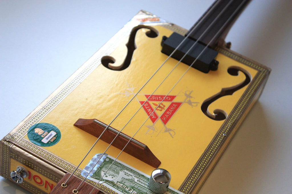 Montecristo Fretless - Compact - 3 string cigar box guitar