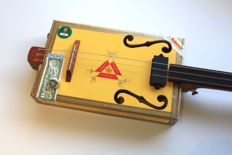 Montecristo Fretless - Compact - 3 string cigar box guitar