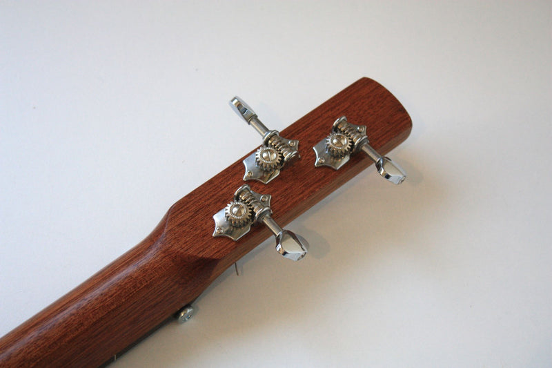 Montecristo Fretless - Compact - 3 string cigar box guitar