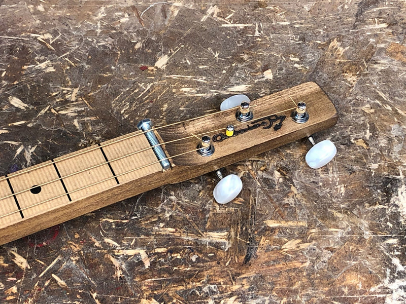 Montecristo Fretless - 3 string cigar box guitar