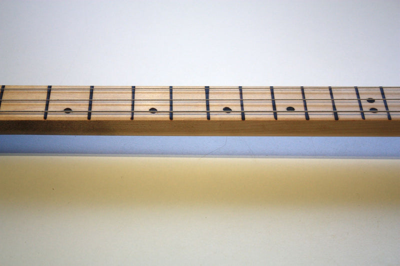 Montecristo (Dark Oak) Shortscale Fretless - 3 string cigar box guitar