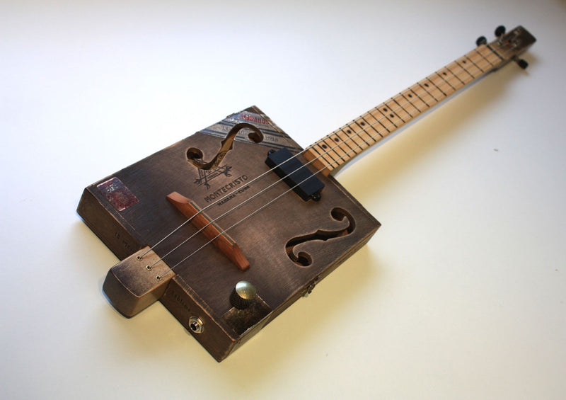 Montecristo (Dark Oak) Shortscale Fretless - 3 string cigar box guitar