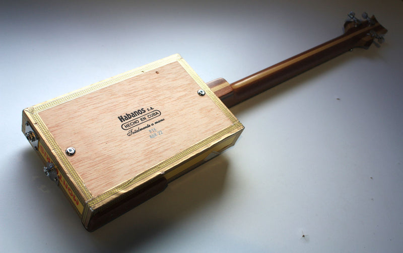 Montecristo - Humbucker - 3 String Cigar Box Guitar