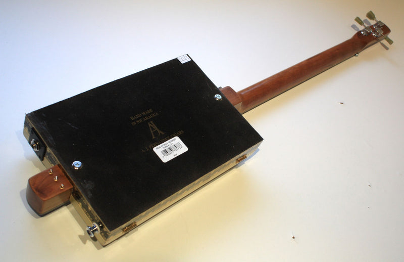 New World - Compact - 3 string cigar box guitar