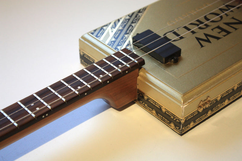 New World - Compact - 3 string cigar box guitar