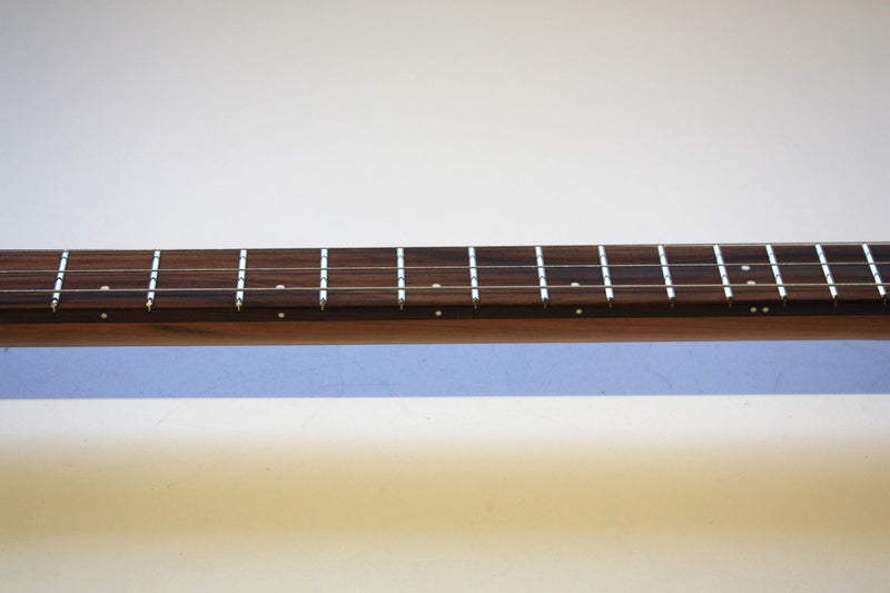 New World - Compact - 3 string cigar box guitar