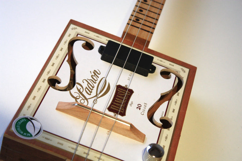 Padron Fretless - 3 string cigar box guitar