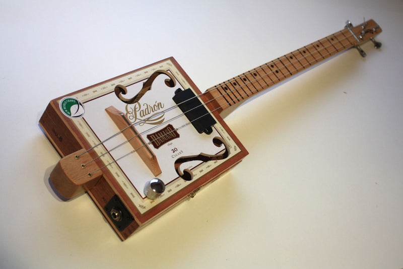 Padron Fretless - 3 string cigar box guitar