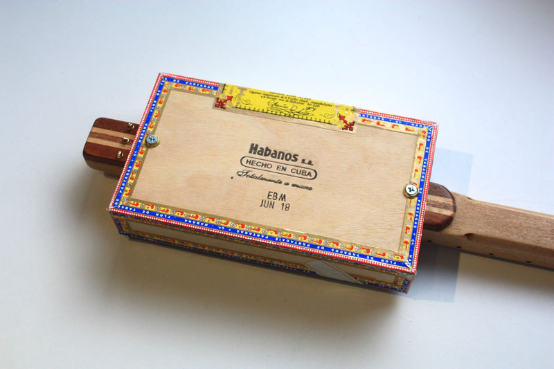 Partagas Fretless - 3 string cigar box guitar