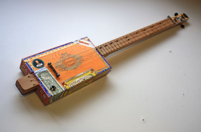 Partagas Fretless - 3 string cigar box guitar