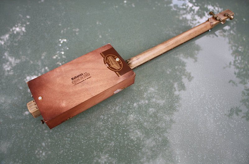 Partagas humbucker - 3 String Cigar Box Guitar